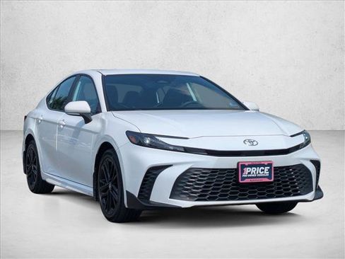 Used 2025 Toyota Camry SE w/ Convenience Package AWD/4WD image 3
