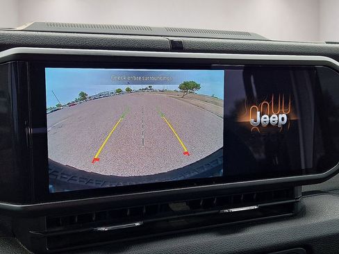 Used 2024 Jeep Wrangler Unlimited AWD/4WD image 27