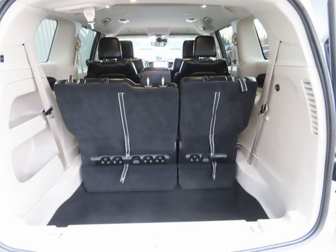 Used 2024 Chrysler Pacifica Touring-L image 30