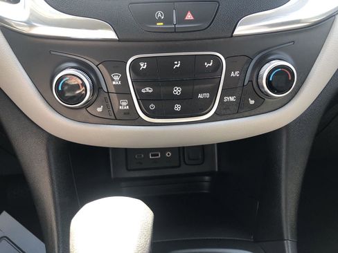 Used 2024 Chevrolet Equinox LT w/ Driver Convenience Package FWD image 32