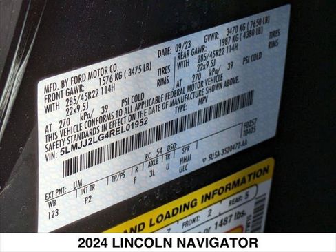 Used 2024 Lincoln Navigator Reserve AWD/4WD image 37