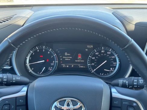 Used 2021 Toyota Highlander XLE image 14