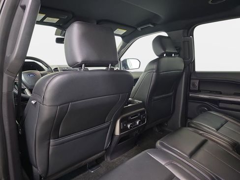 Used 2019 Ford Expedition XLT w/ Equipment Group 202A AWD/4WD image 12