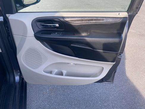 Used 2018 Dodge Grand Caravan SE w/ UConnect Hands-Free Group FWD image 20