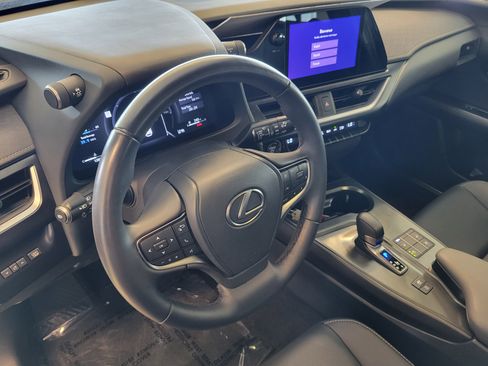 Used 2025 Lexus UX 300h FWD image 27