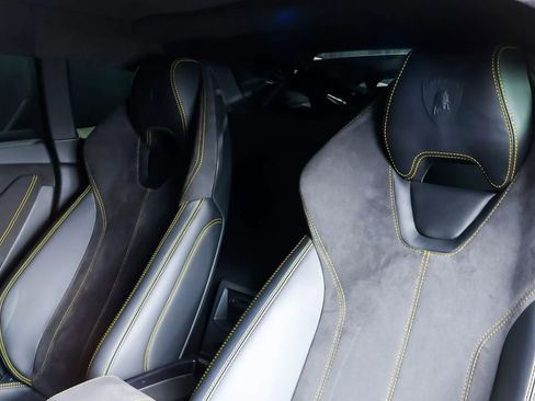 Used 2018 Lamborghini Huracan LP 580-2 RWD image 17