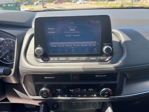 Used 2025 Nissan Rogue SV FWD image 17