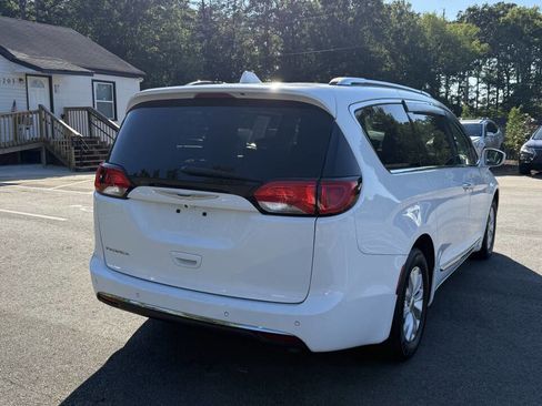 Used 2019 Chrysler Pacifica Touring-L FWD image 8