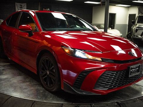 Used 2025 Toyota Camry SE w/ Convenience Package image 5