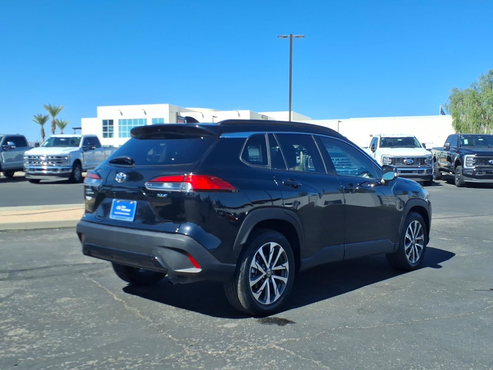Used 2023 Toyota Corolla Cross XLE w/ Convenience Package FWD image 6