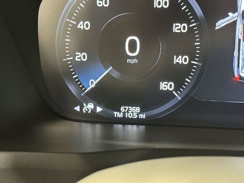 Used 2020 Volvo XC90 T5 Momentum w/ Protection Package Premier FWD image 15