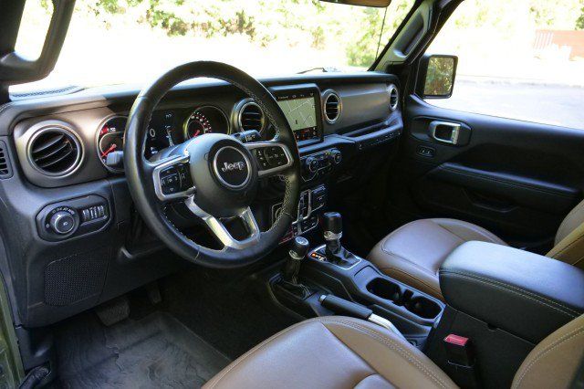 Used 2021 Jeep Wrangler Unlimited Rubicon AWD/4WD image 2