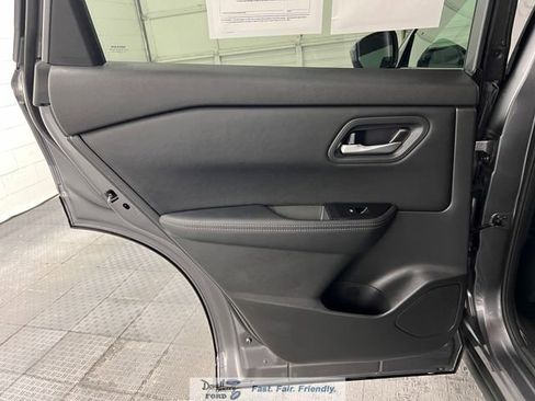 Used 2025 Nissan Rogue SV FWD image 29