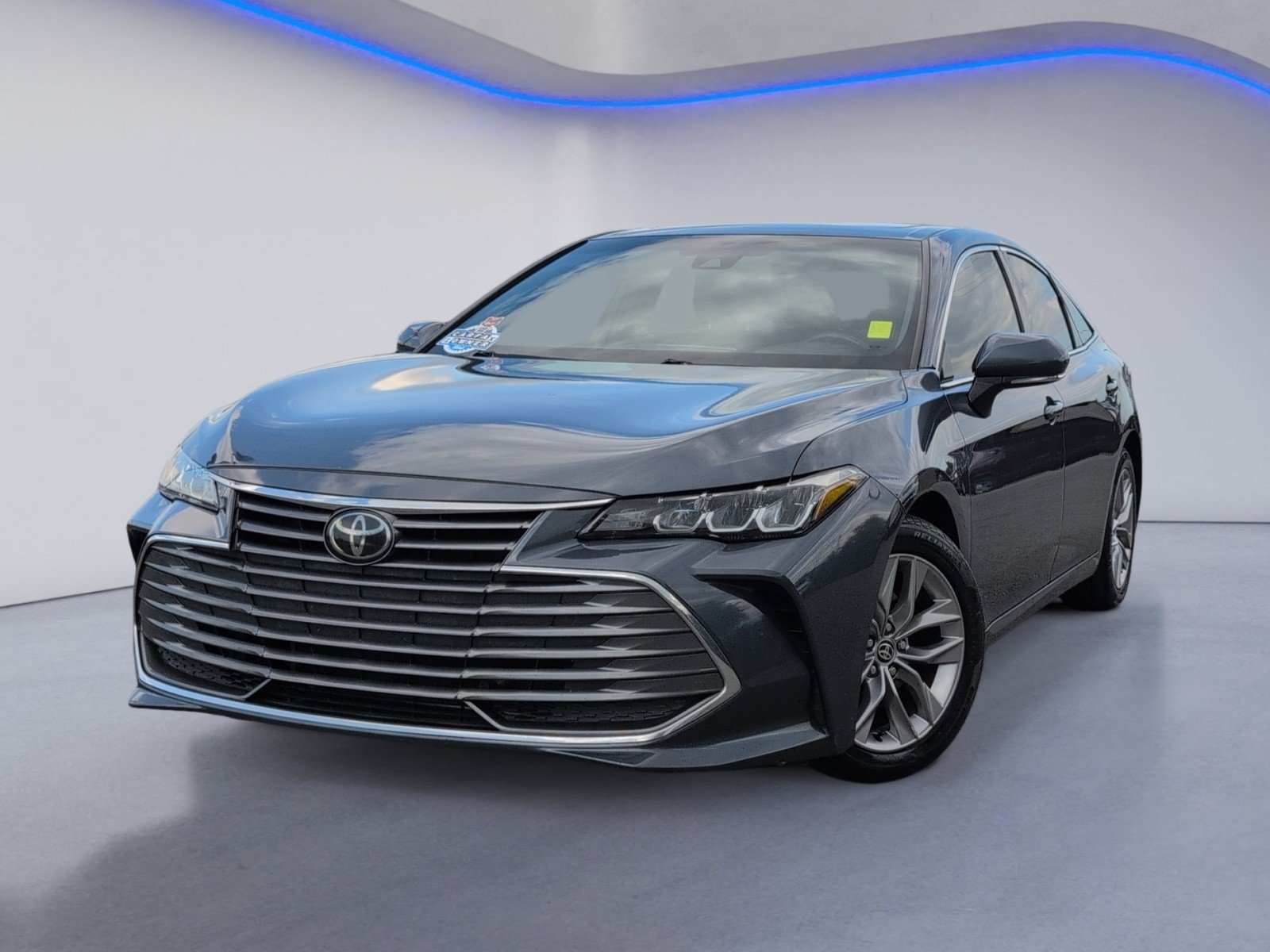 Used 2020 Toyota Avalon XLE w/ Moonroof Package FWD image 2