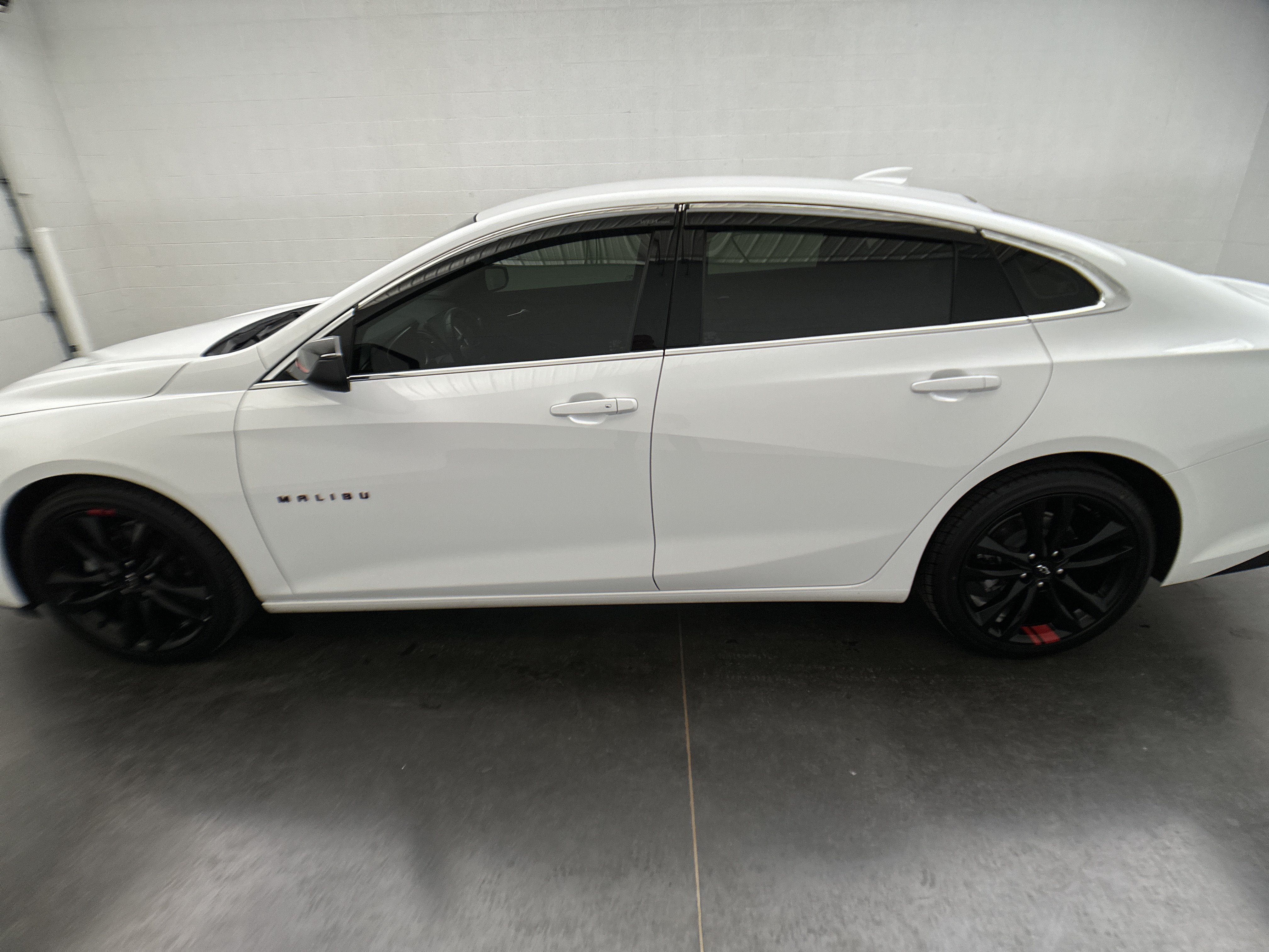 Used 2022 Chevrolet Malibu LT w/ Redline Edition FWD image 5