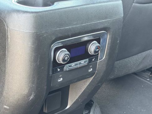 Used 2023 Chevrolet Suburban Premier image 24