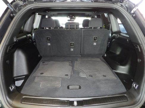 Used 2025 Jeep Grand Cherokee Laredo X w/ Luxury Tech Group I image 19