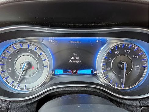 Used 2019 Chrysler 300 Limited RWD image 23