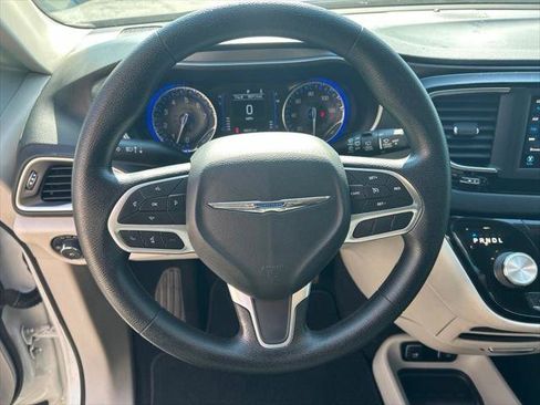 Certified 2020 Chrysler Pacifica Touring FWD image 18