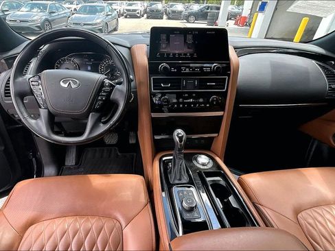 Used 2024 INFINITI QX80 Sensory AWD/4WD image 3