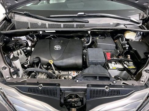 Used 2017 Toyota Sienna Limited Premium w/ Advanced Technology Package image 9