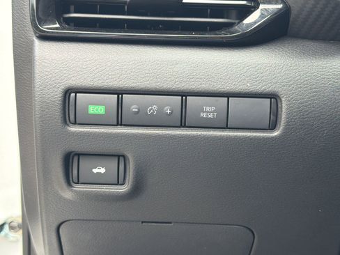 Certified 2025 Nissan Sentra SR w/ SR Premium Package FWD image 32
