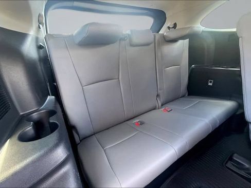 Used 2022 Toyota Highlander XLE AWD/4WD image 26