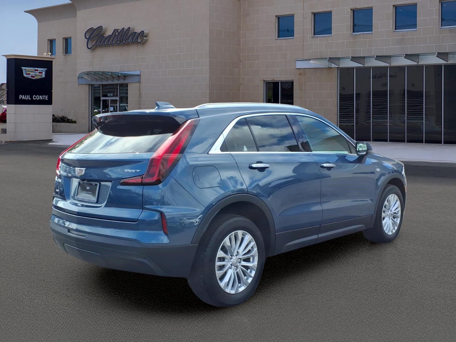 Used 2024 Cadillac XT4 Luxury w/ Cold Weather Package AWD/4WD image 5