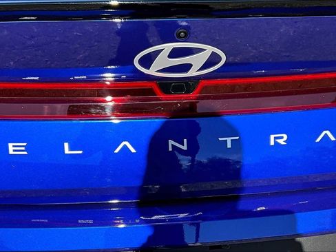 Used 2025 Hyundai Elantra Sport image 9