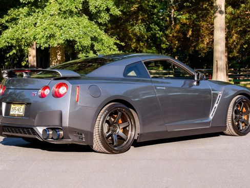 Used 2016 Nissan GT-R Premium AWD/4WD image 3