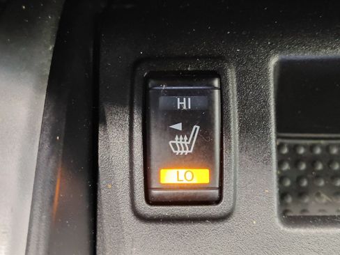 Used 2020 Nissan Titan SV w/ SV Convenience Package image 25