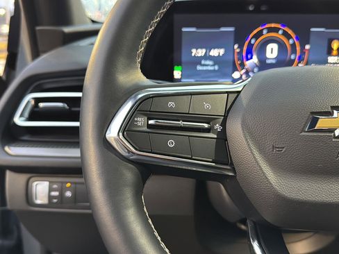 Used 2025 Chevrolet Traverse LT image 18