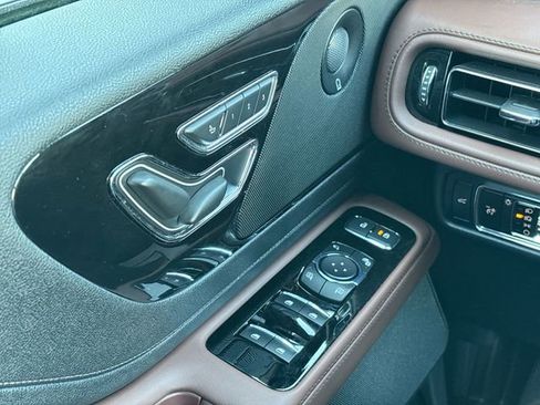 Used 2025 Lincoln Aviator Reserve AWD/4WD image 35