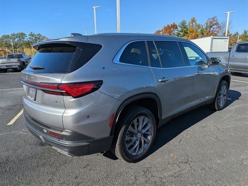Used 2025 Buick Enclave Preferred image 8