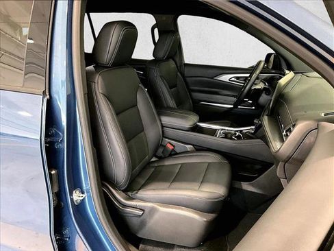 Used 2026 Chevrolet Traverse LT FWD image 9