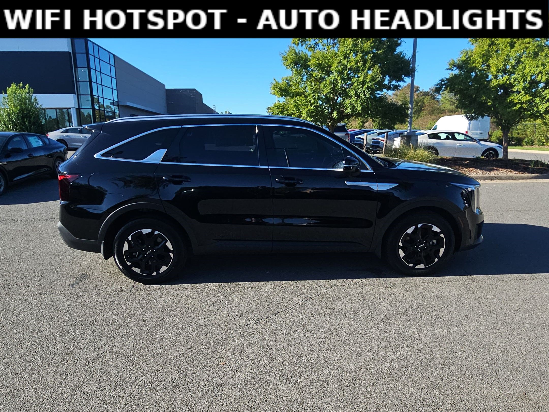 Used 2025 Kia Sorento S w/ Panoramic Sunroof Package FWD image 8