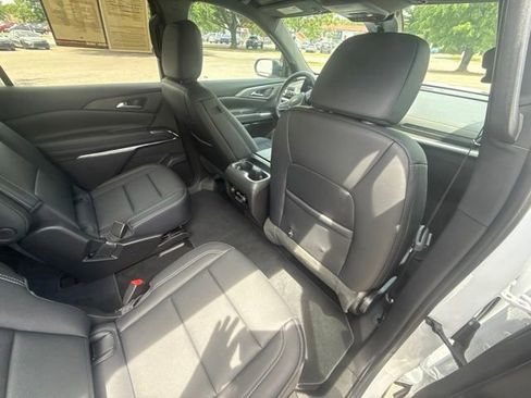 Used 2026 Chevrolet Traverse LT w/ Sun and Wheel Package FWD image 17