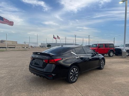 Certified 2023 Nissan Altima 2.5 SV FWD image 18