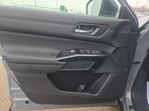 New 2026 Nissan Pathfinder Platinum image 11