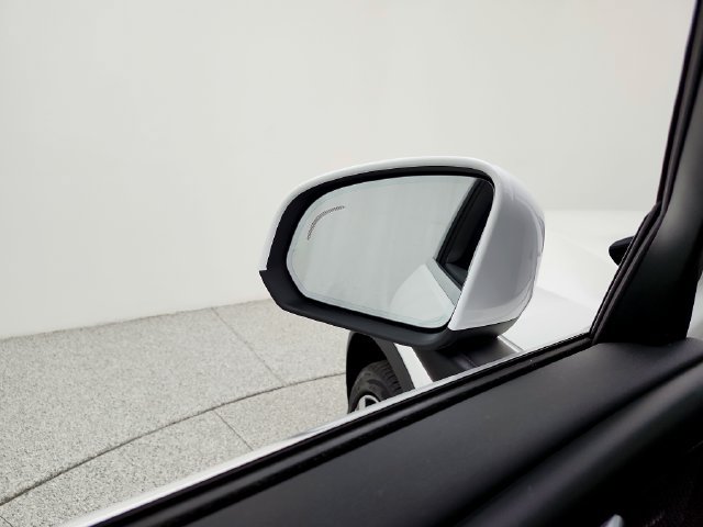 Used 2024 Volvo XC40 B5 Plus w/ Protection Package Premier AWD/4WD image 23