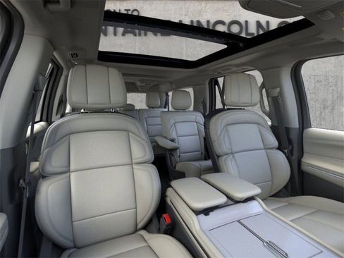 New 2026 Lincoln Navigator L Reserve image 10