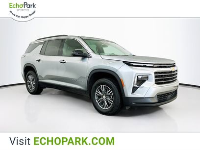 Used 2025 Chevrolet Traverse LT