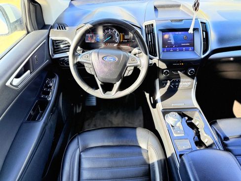 Used 2020 Ford Edge SEL image 17