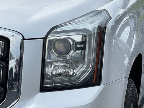 Used 2016 GMC Yukon XL SLT w/ Open Road Package AWD/4WD image 46