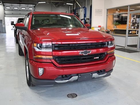 Used 2018 Chevrolet Silverado 1500 LT w/ All Star Edition image 3