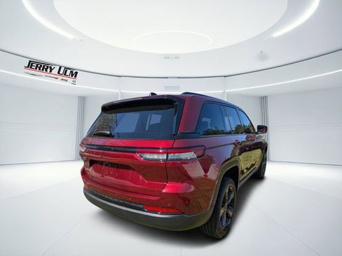 New 2025 Jeep Grand Cherokee Altitude RWD image 3