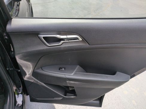 Used 2024 Kia Sportage LX AWD/4WD image 39