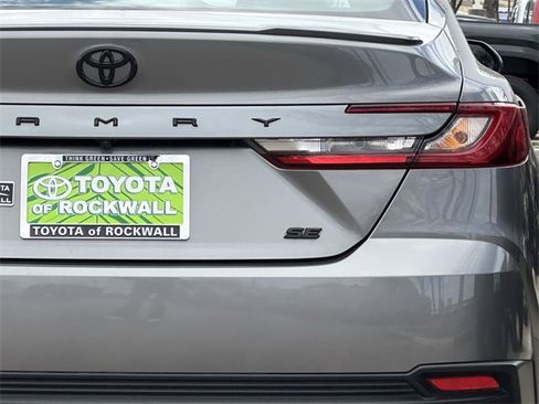 Used 2025 Toyota Camry SE image 6