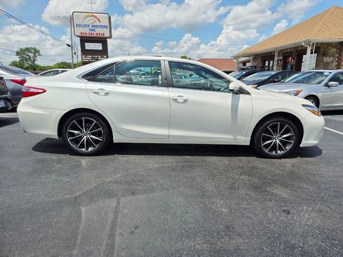 Used 2016 Toyota Camry XSE w/ Moonroof Package FWD image 6