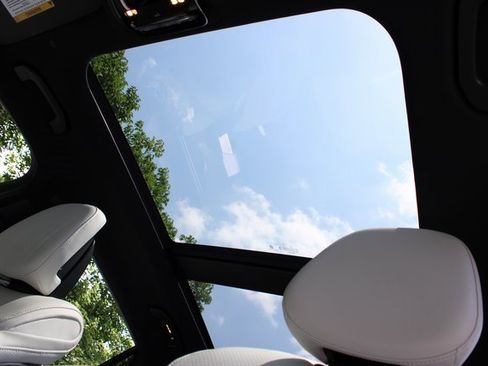 Used 2025 Mercedes-Benz GLC 350e GLC 350e 4MATICﾮ w/ AMG Line image 19